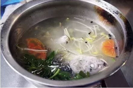 酸湯魚（白酸）