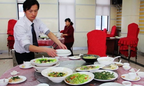 為防止食物浪費，法國政府強制餐飲業(yè)提供打包的服務